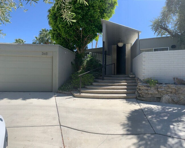 Foto del edificio - Mid-Century Modern 3 Bedroom Home - Palm S...