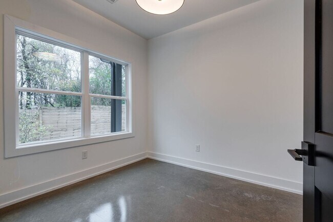 Foto del edificio - Welcome to Your Stylish Haven in Vibrant East Nashville!