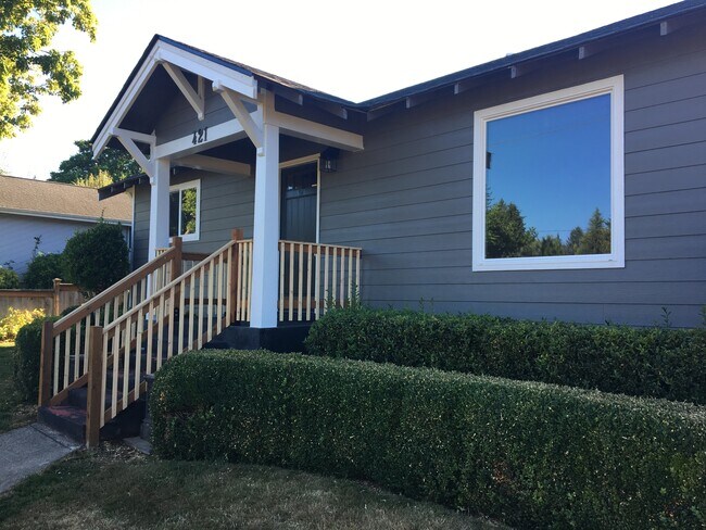 Building Photo - 421 N 6th Ave SW