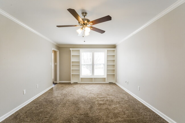 Building Photo - 1433 East Stone Arch Drive