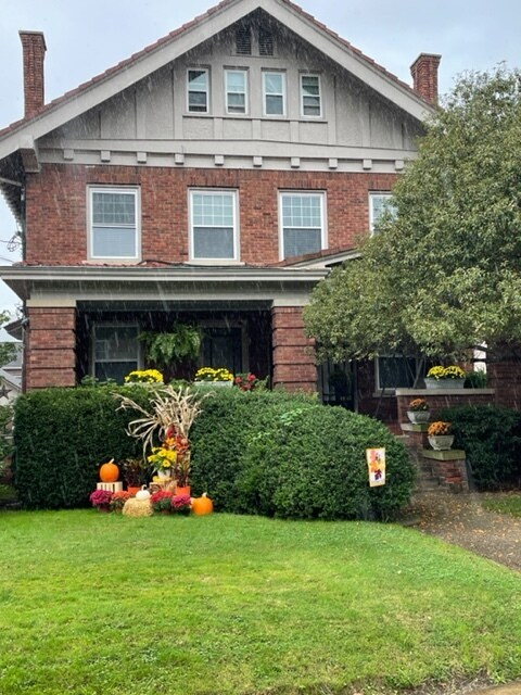 Street View - 1625 Quarrier St