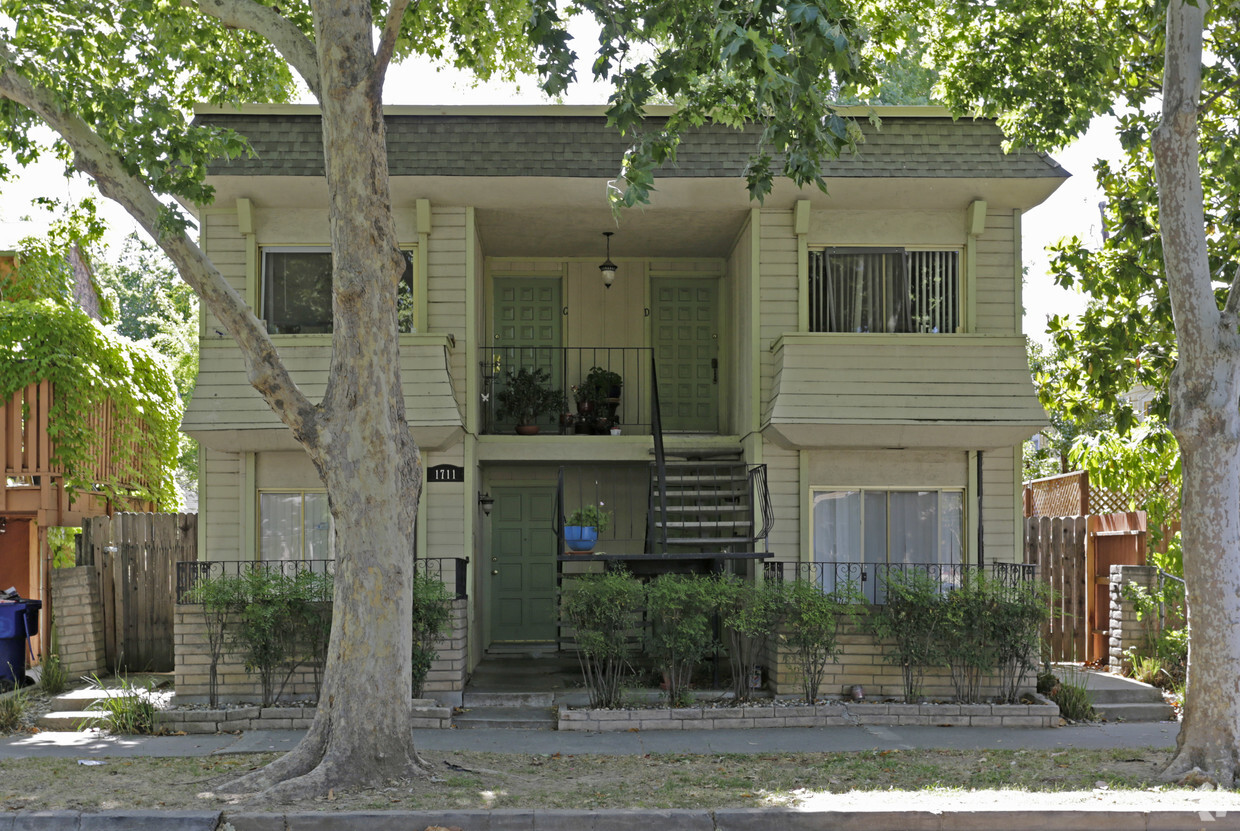 Building Photo - 1711 27th St