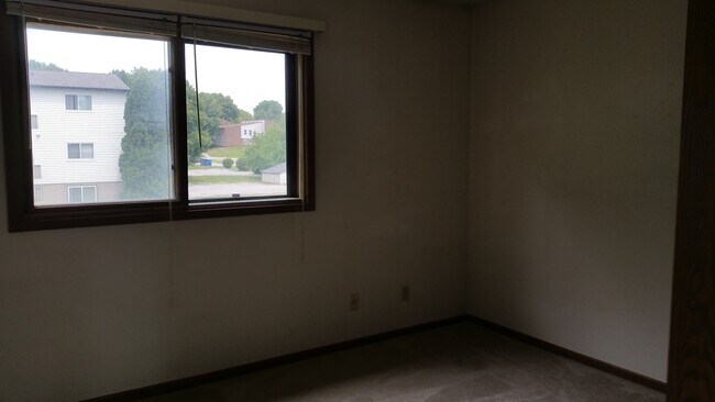 Foto del edificio - 1 bedroom, 1 bath condo on Iowa City's west side