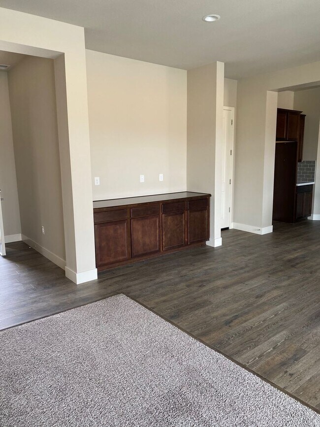 Building Photo - $2395 - MODERN - LARGE YARD - GRANITE - ST...