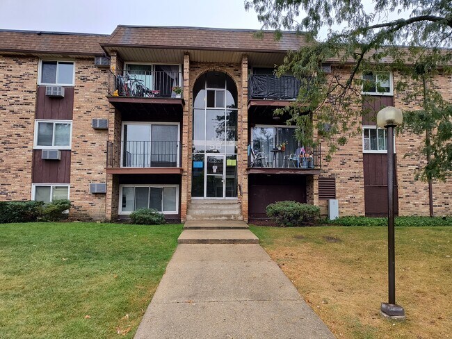 Building Photo - 670 Hill Dr