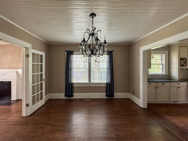 Building Photo - Gorgeous 4 Bed, 3 Bath Haymount Home