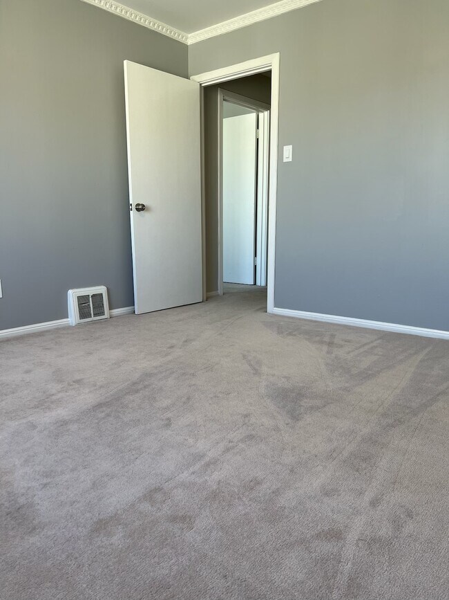 Second bedroom - 2811 Franklin St