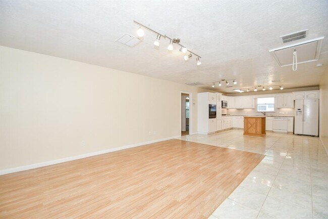 Building Photo - 4113 Edison St