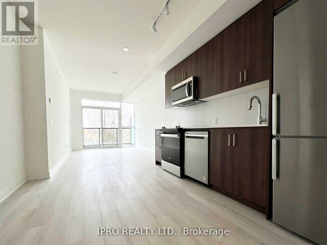 Photo du bâtiment - 681-681 Yonge St