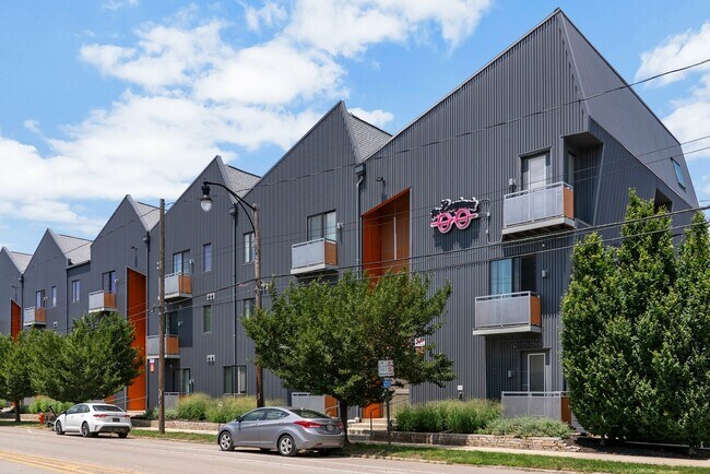 Moderno complejo de apartamentos con un diseño arquitectónico único. - The Benjamin