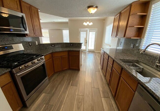 Foto del edificio - Beautiful 4 Bedroom 3 Bath Home in the NE!