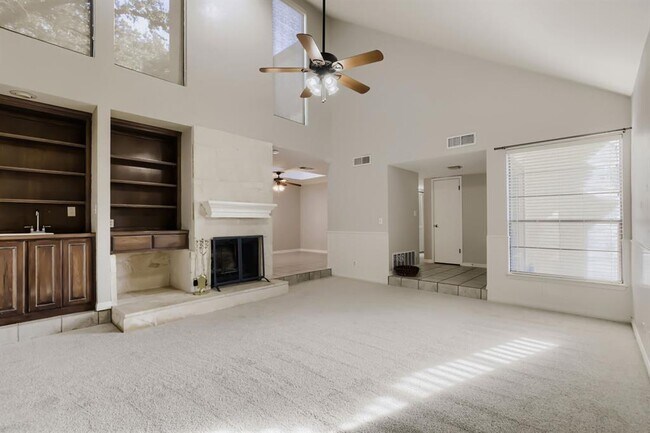 Building Photo - 11 Casa Verde St