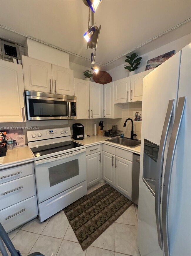 Foto del edificio - 1967 S Ocean Blvd