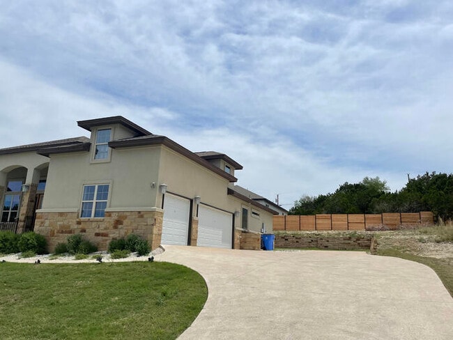 Building Photo - 21208 Oak Dale Dr