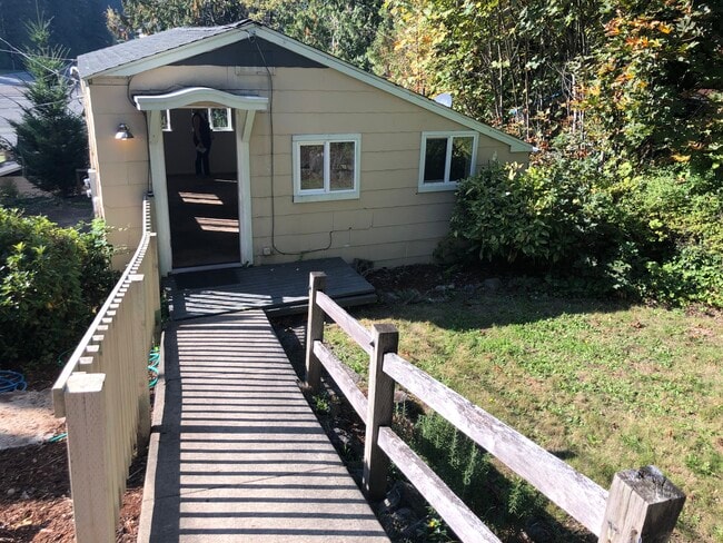 Building Photo - 1535 Madrona Point