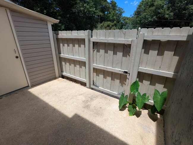 Building Photo - 566 Teal Ln