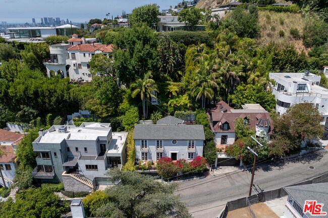 Building Photo - 1531 Marmont Ave