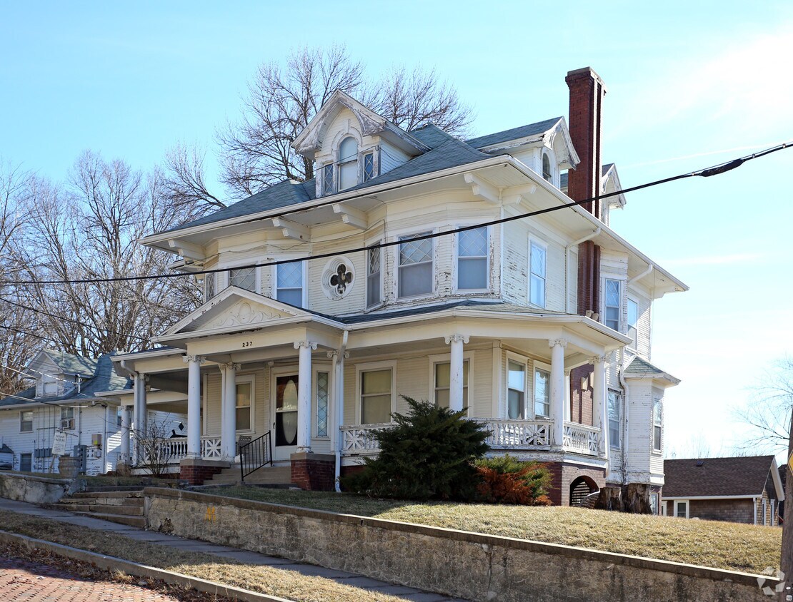 Primary Photo - 237 Fairview Ave
