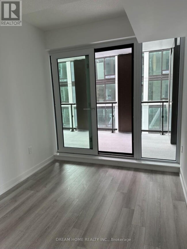 Photo du bâtiment - 238 Simcoe St