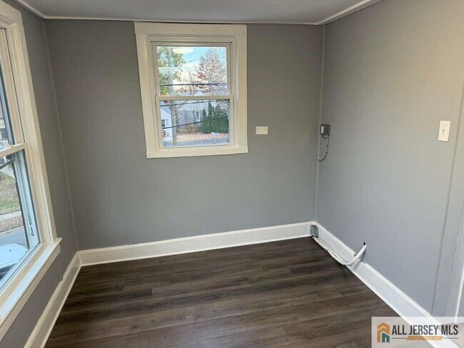 Building Photo - 107 Parkway Ave