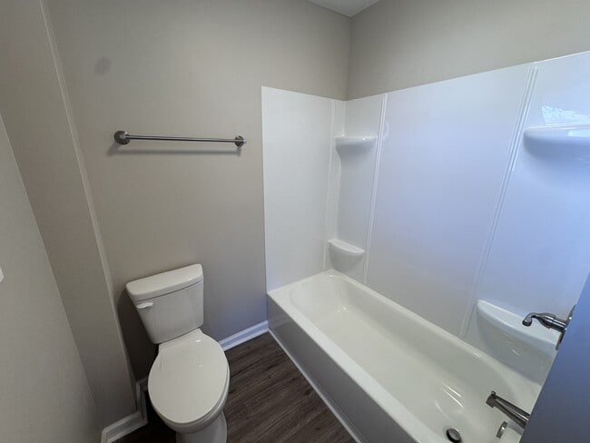 Building Photo - 1107 Sale Ave