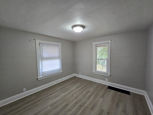 Building Photo - 518 Kern St