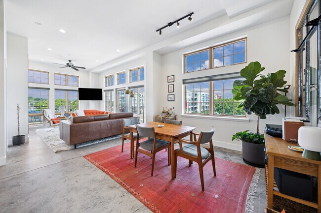 Foto del edificio - 2235 E 6th St