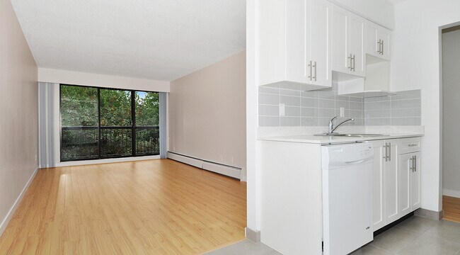 Building Photo - Royale