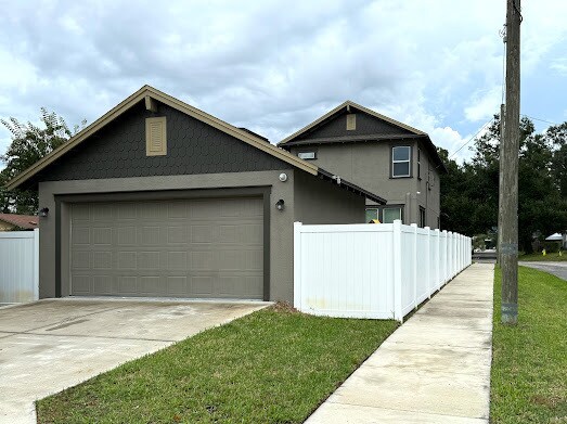 Vista trasera de la casa - 4400 N Branch Ave