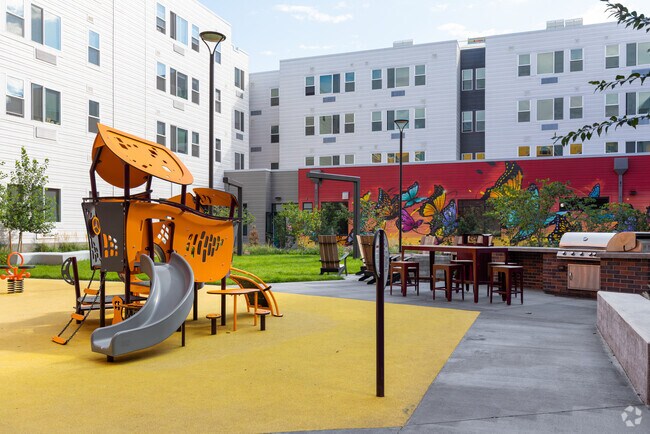 Patio - Vina Apartments