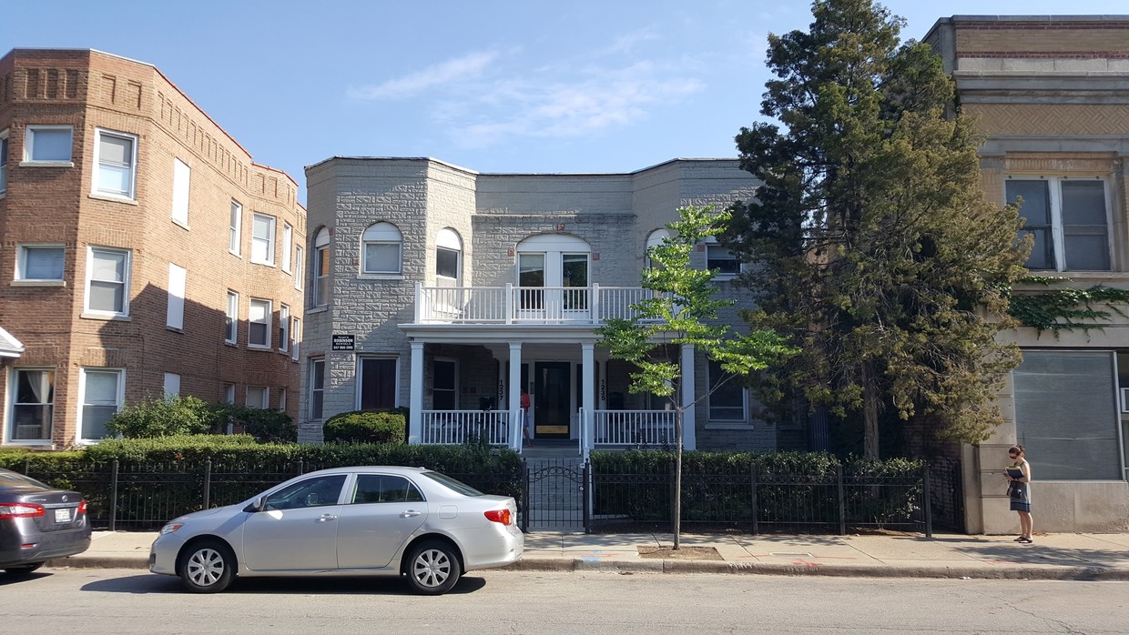 Building Photo - Emerson Apartments