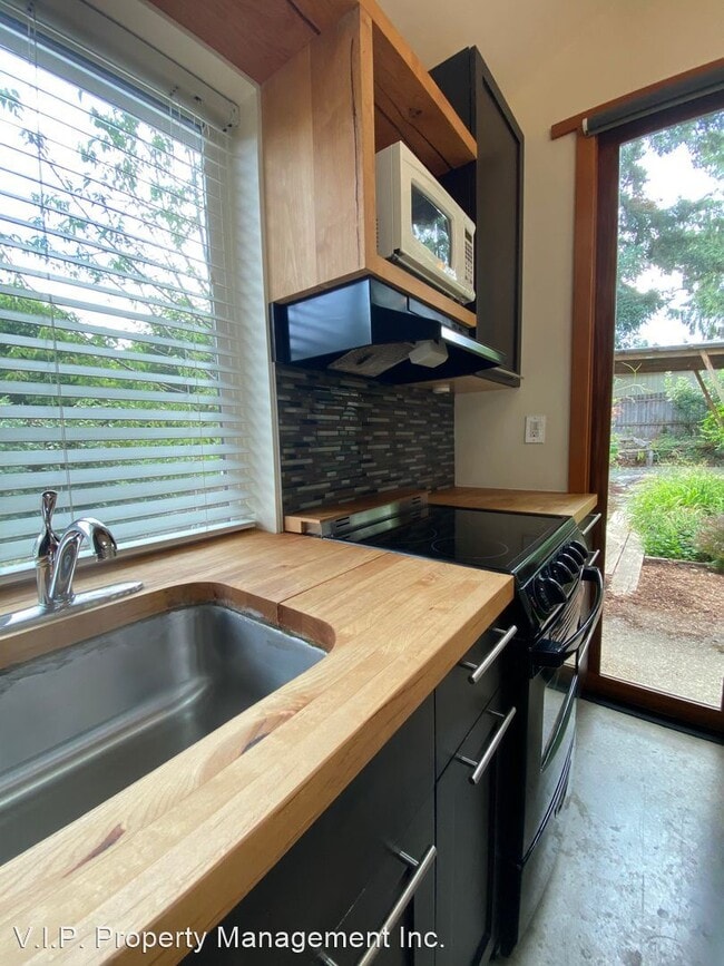 Foto del edificio - 1 br, 1 bath House - 15566 SE Lark Ave - A