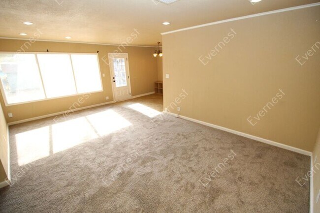 Foto del edificio - 4066 E 25th St