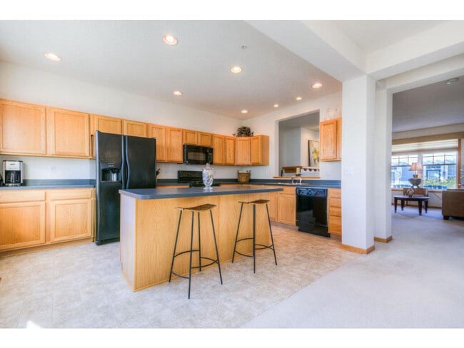 Building Photo - 1683 Village Trail E #4