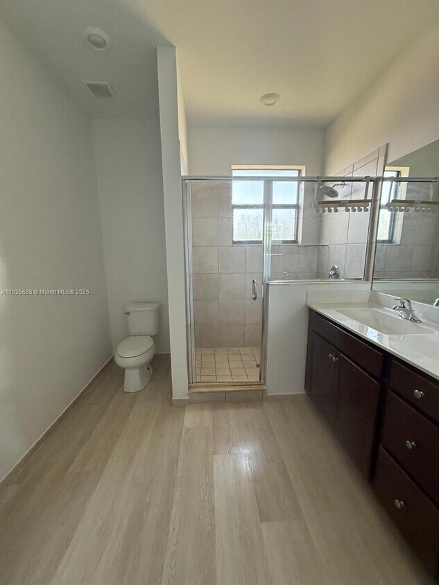 Foto principal - 3761 SE 1st St