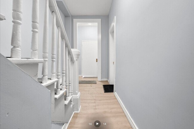 Building Photo - 151 School St