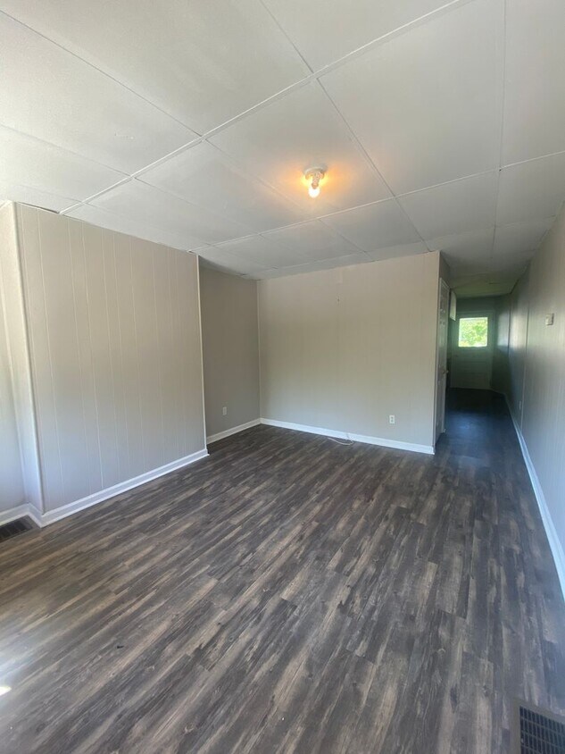 Primary Photo - Beautiful updated home in Hazelwood - Avai...