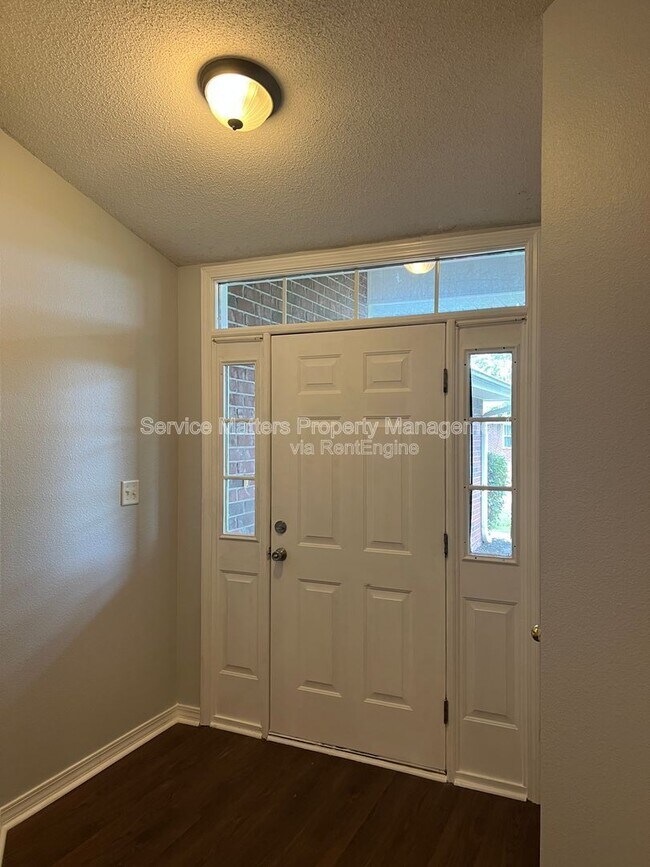 Foto del edificio - 4742 Spencer Oaks Blvd