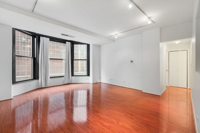 Building Photo - 431 S Dearborn St