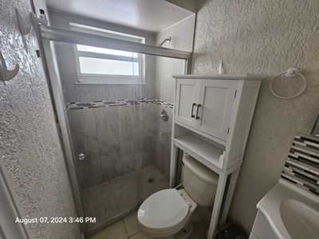Building Photo - This charming 2-bedroom, 1-bathroom house ...