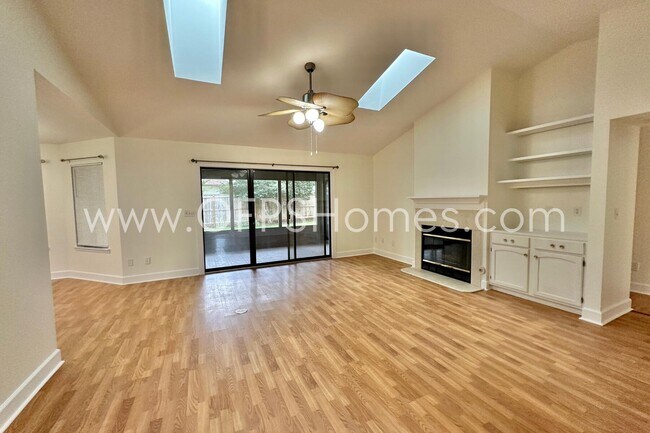 Foto del edificio - 3935 Balsam Dr