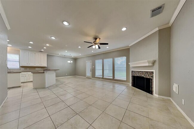 Foto del edificio - 5811 Laurel Caverns Dr