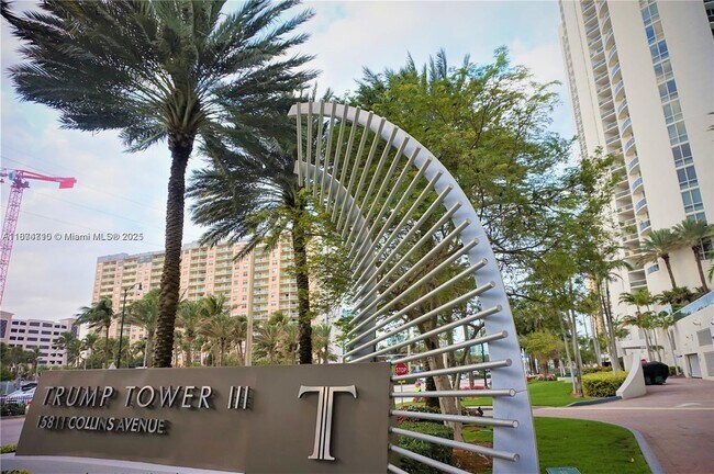 Building Photo - 15811 Collins Ave