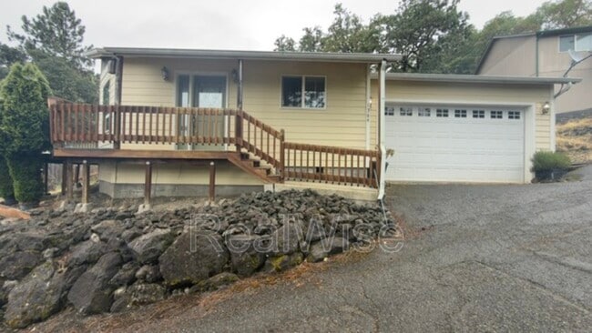Foto del edificio - 1384 NE Ridge Ave