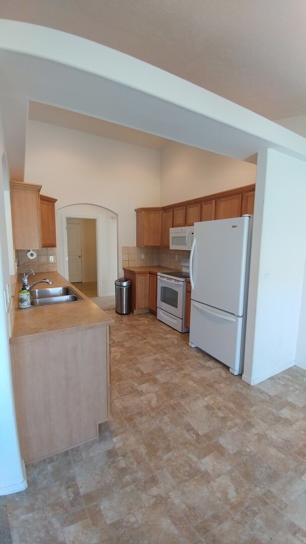 Building Photo - West Richland Rental in Wiley School District