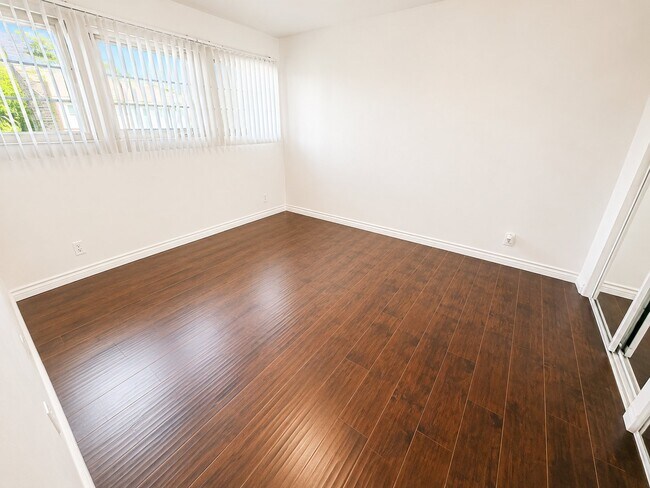 Foto del edificio - 8306 W Manchester Ave