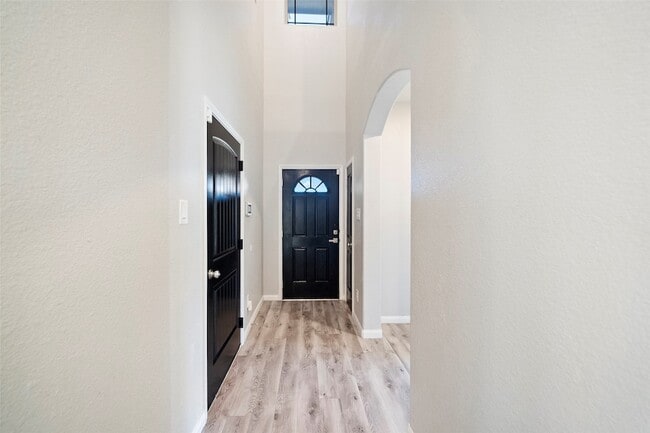 Foto del edificio - 6161 White Oak Leaf Lp