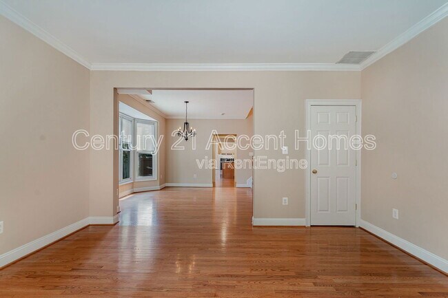 Foto del edificio - 515 N Henry St