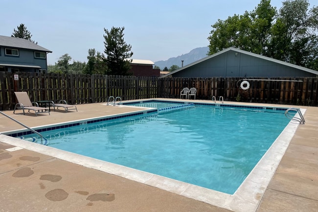Building Photo - 4165 Monroe Dr