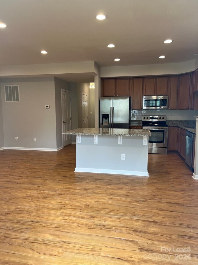 Building Photo - 6424 Silver Star Ln